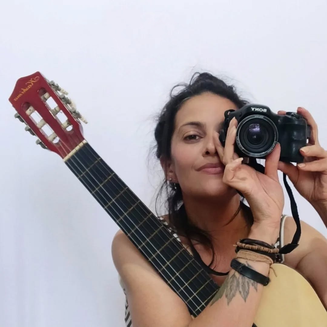 Cris Santos - Tatuador feminino especializado em tatuagens femininas em Mogi das Cruzes